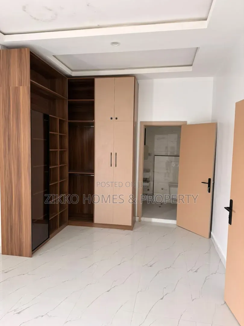 4bdrm Duplex in Monastery Road, Sangotedo for sale in Sangotedo