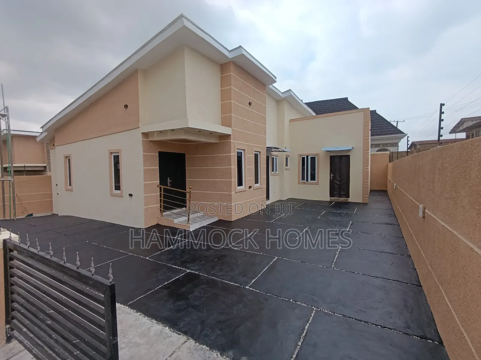 3bdrm Bungalow in Tinubu Estate, Iwo Road for sale in Iwo Road