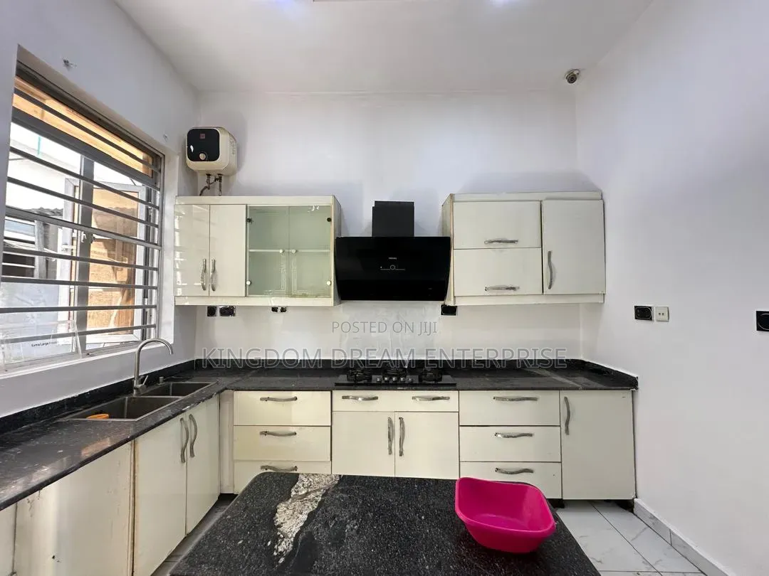 4bdrm Duplex in Chevron Drive Lekki for rent in Chevron