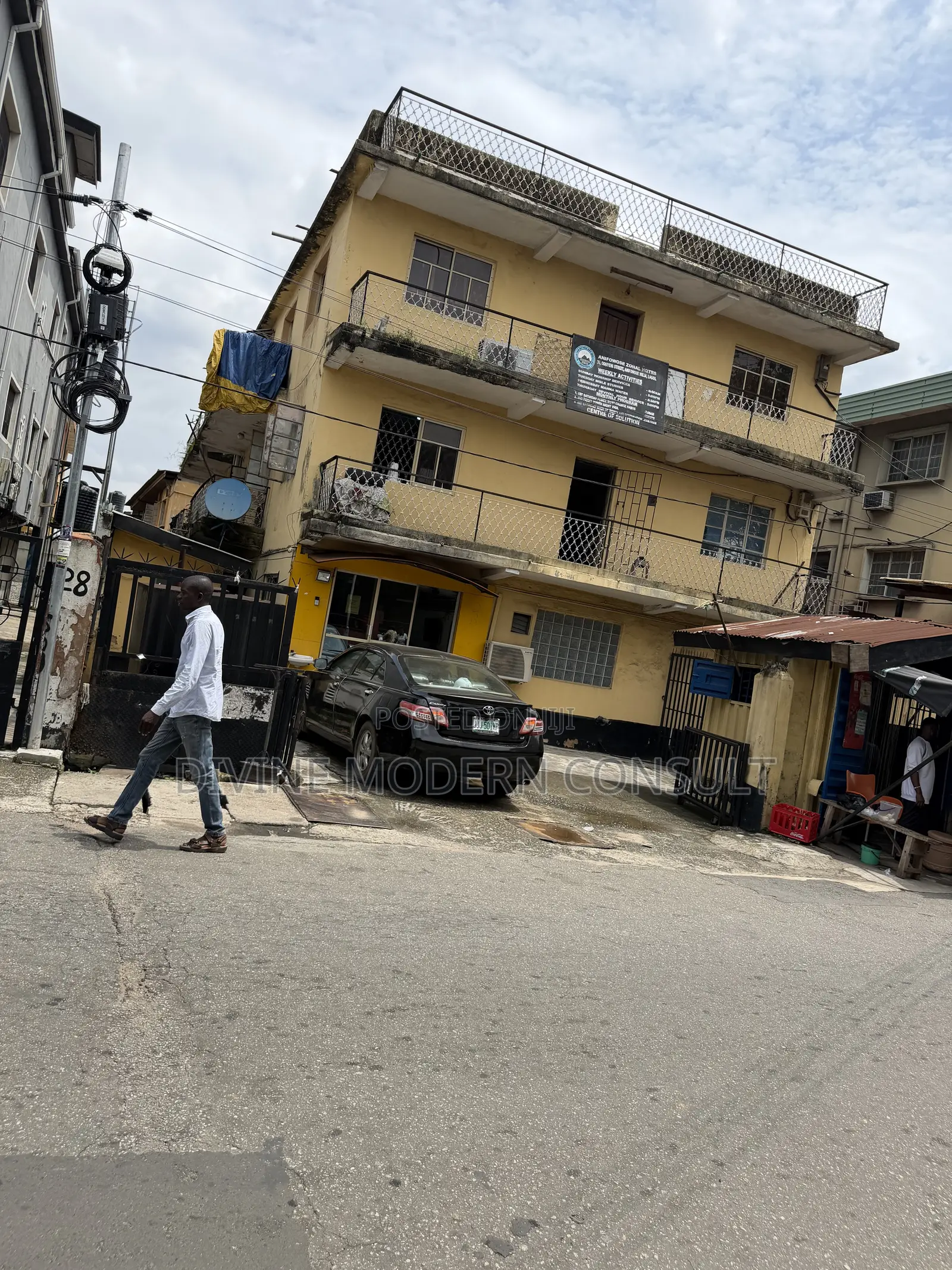 3bdrm Block of Flats in Not An Estate, Alausa for sale in Alausa