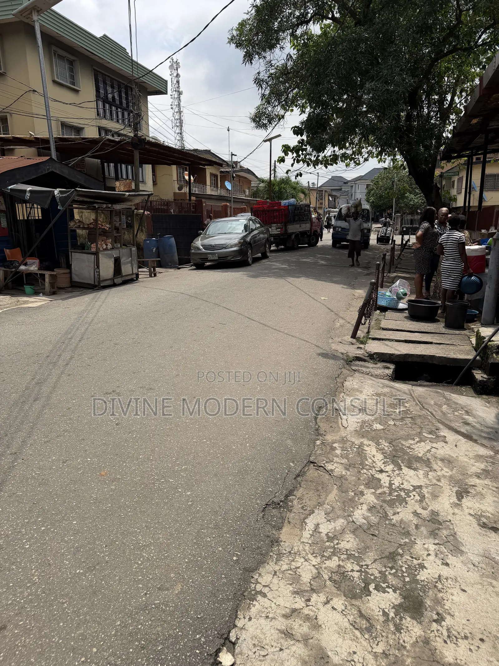 3bdrm Block of Flats in Not An Estate, Alausa for sale in Alausa