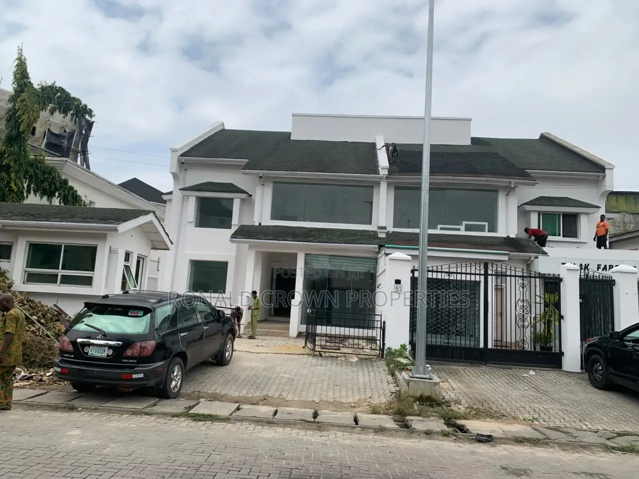 Newly Renovated 5 Bedroom Semi Detached House With Penthouse in Lekki Phase 1