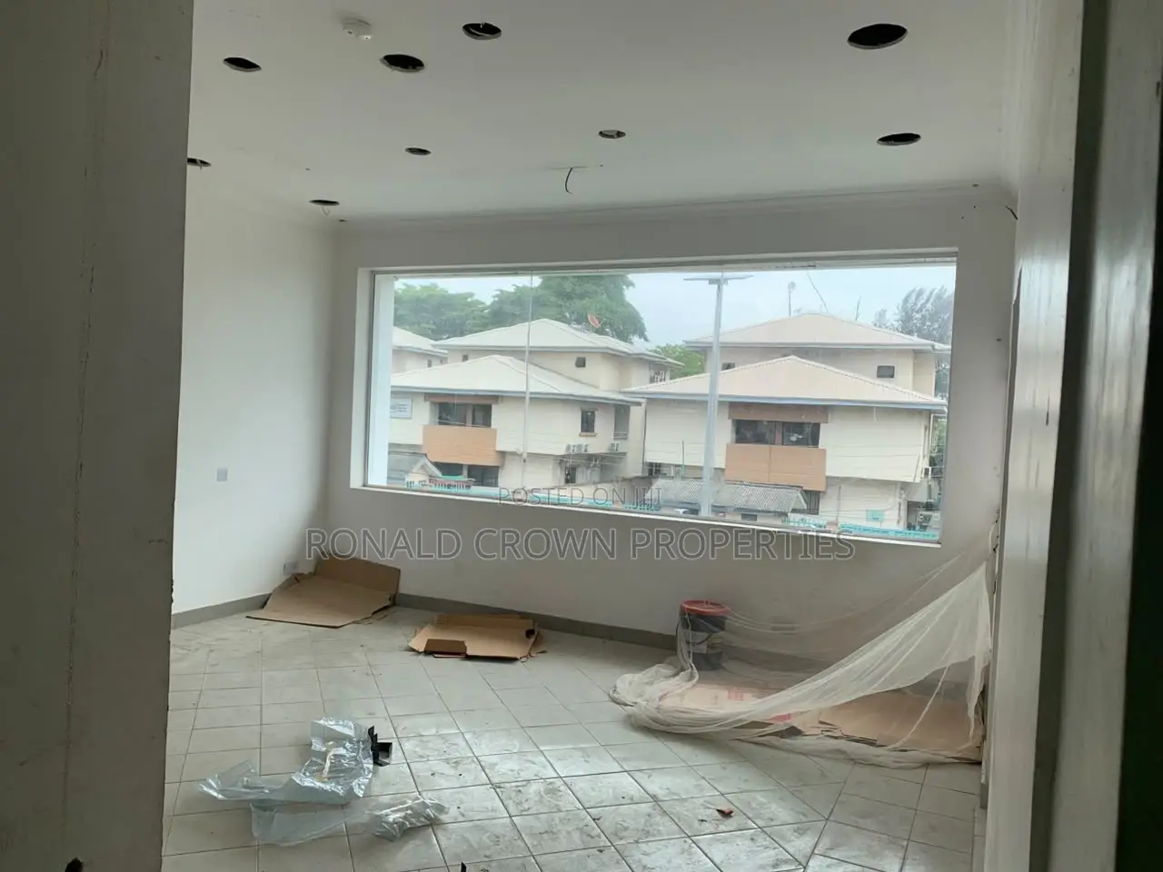 Newly Renovated 5 Bedroom Semi Detached House With Penthouse in Lekki Phase 1