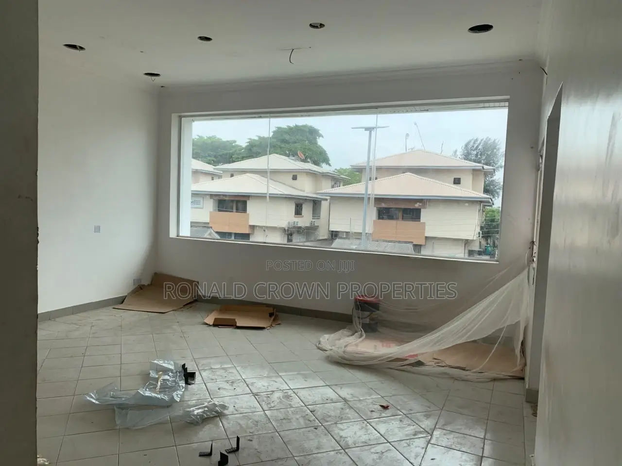 Newly Renovated 5 Bedroom Semi Detached House With Penthouse in Lekki Phase 1