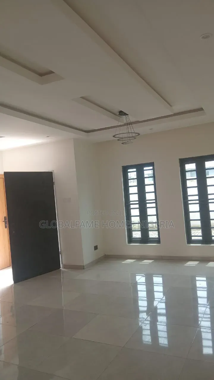 3bdrm Duplex in By Lekki for sale in Chevron