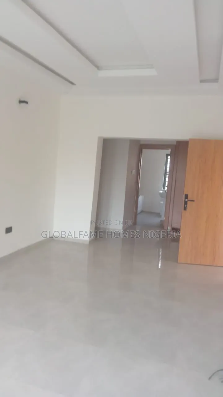 3bdrm Duplex in By Lekki for sale in Chevron