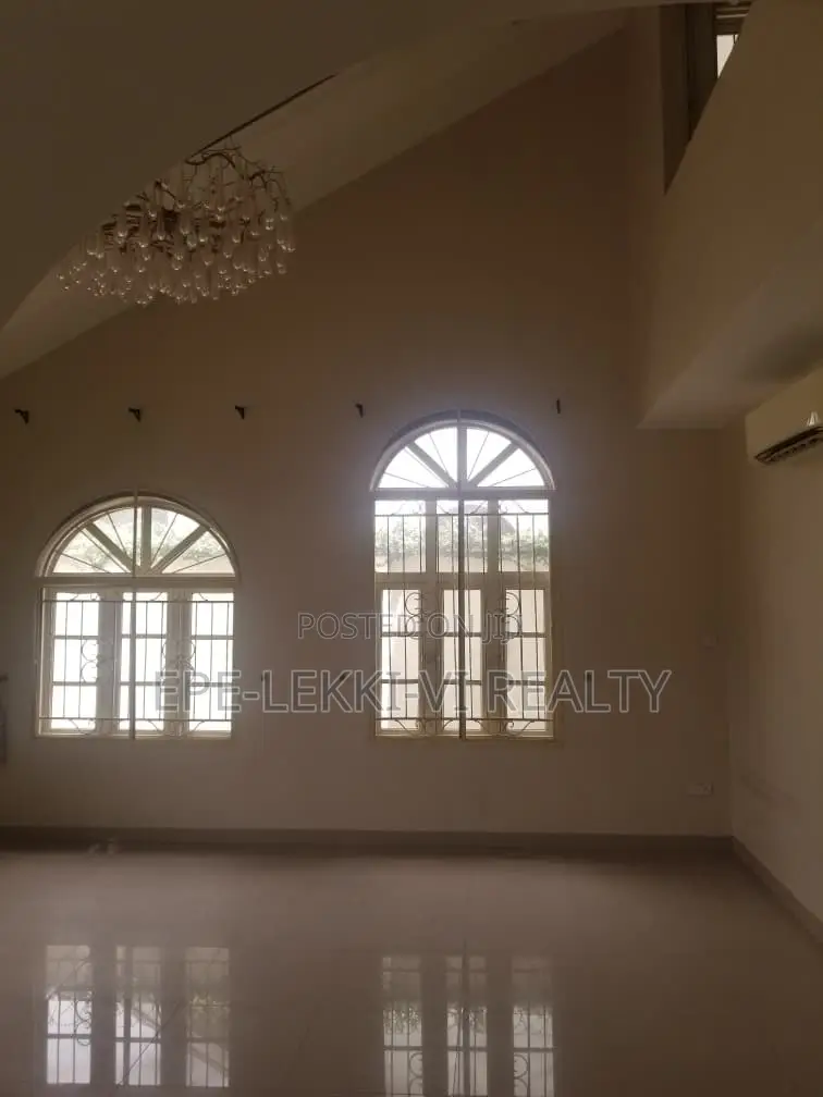4bdrm Duplex in Lekki Phase 1 for rent in Lekki Phase 1