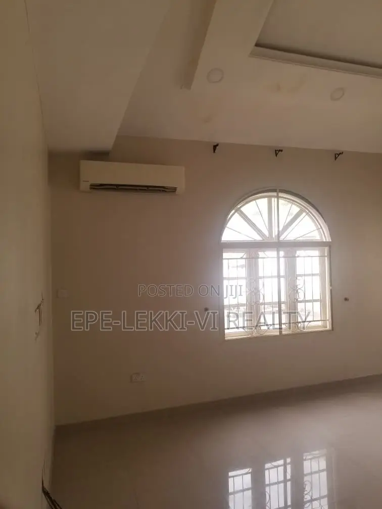 4bdrm Duplex in Lekki Phase 1 for rent in Lekki Phase 1