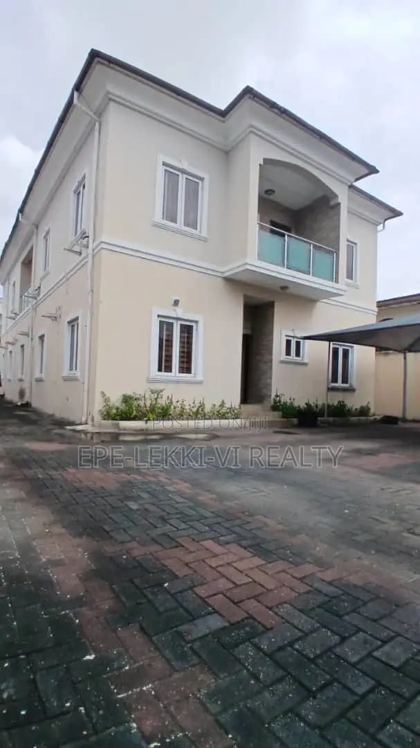 5bdrm Duplex in Lekki Phase 1 for sale in Lekki Phase 1