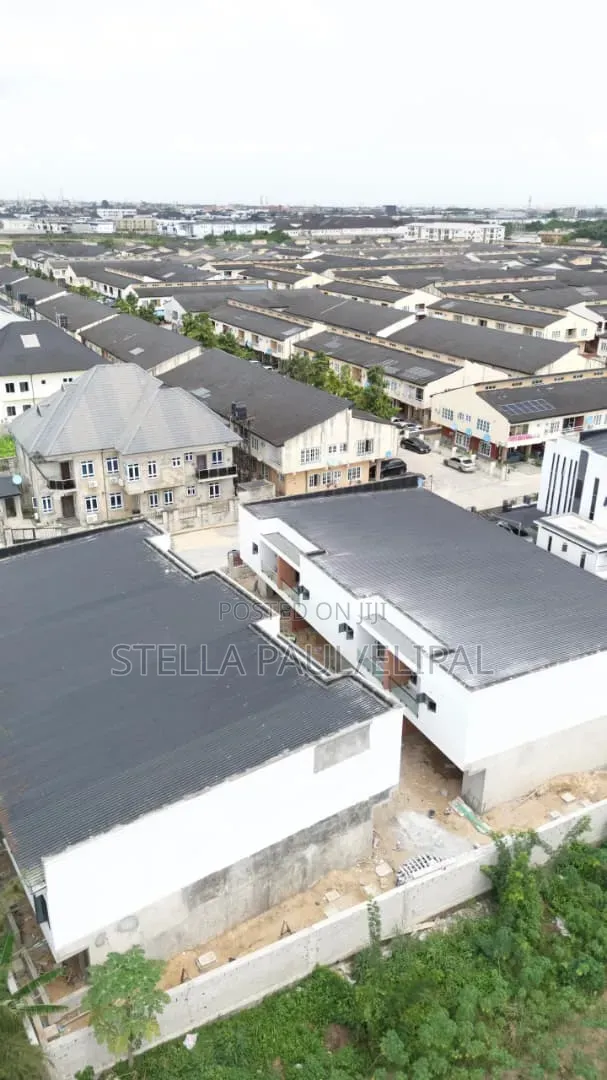 3bdrm Duplex in Abraham Adesanya Estate for sale in Abraham Adesanya Estate