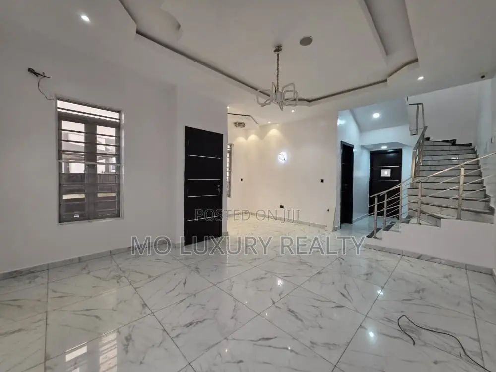 4bdrm Duplex in Chevron for rent in Chevron