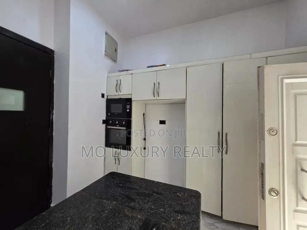 4bdrm Duplex in Chevron for rent in Chevron