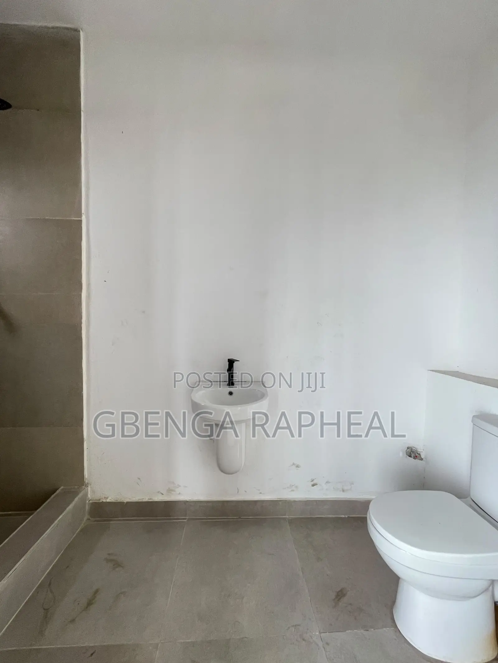 3bdrm Apartment in Ikate for sale in Ikate