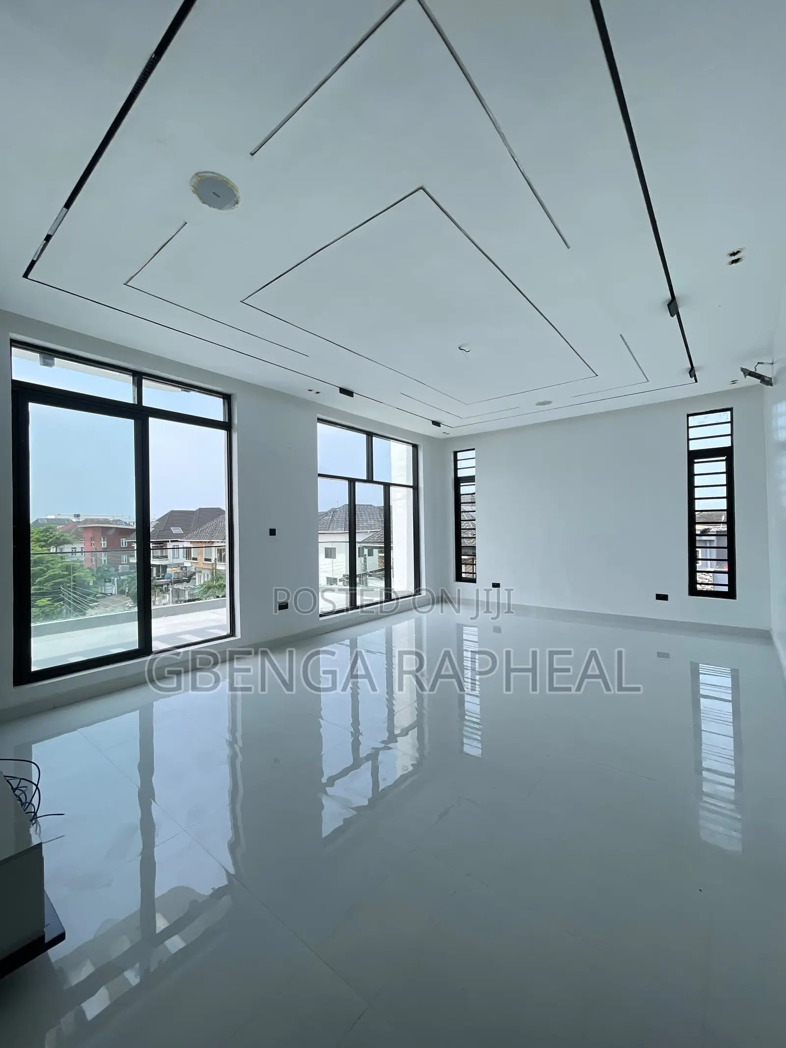 5bdrm Duplex in Chevron, Lekki for sale in Lekki