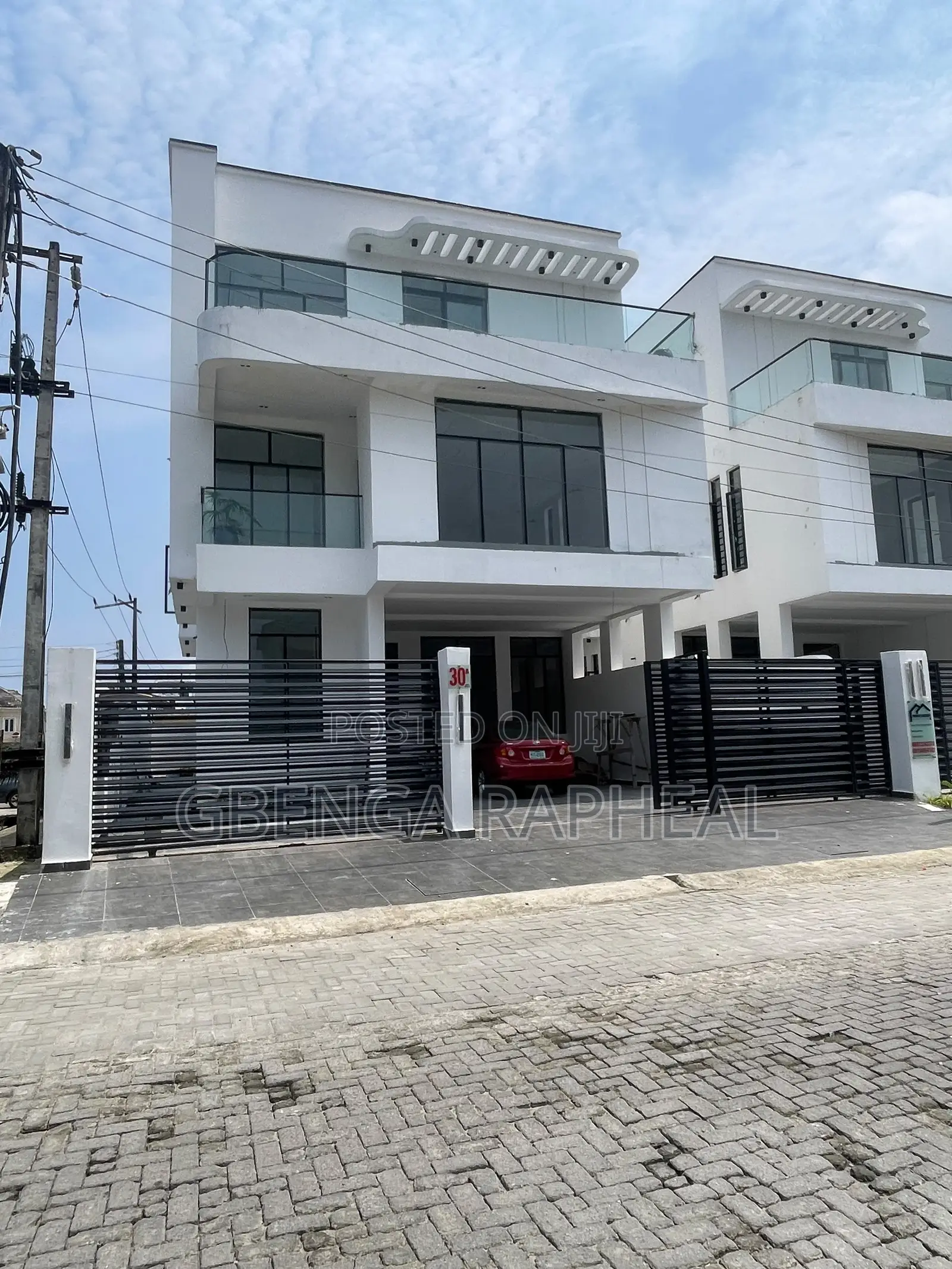 5bdrm Duplex in Chevron, Lekki for sale in Lekki