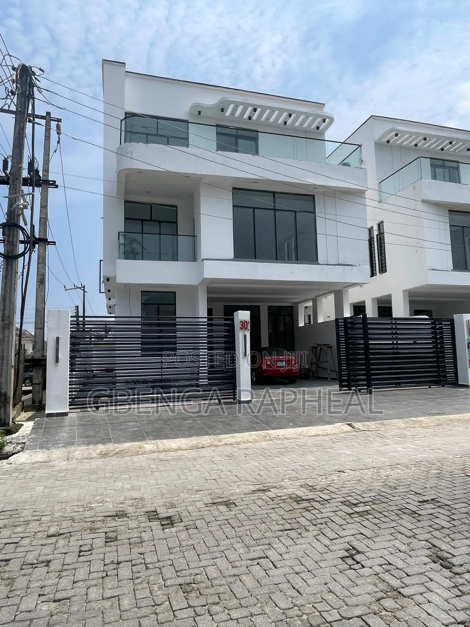 5bdrm Duplex in Chevron, Lekki for sale in Lekki