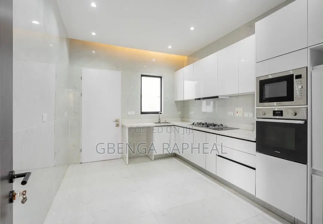 4bdrm Townhouse/Terrace in Chevron, Lekki for sale in Lekki