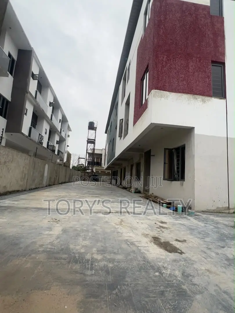 4bdrm Duplex in Lekki Expressway for rent in Lekki Expressway