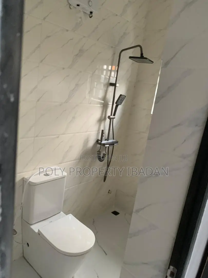 3bdrm Block of Flats in Prime Estate, Apata for rent in Apata