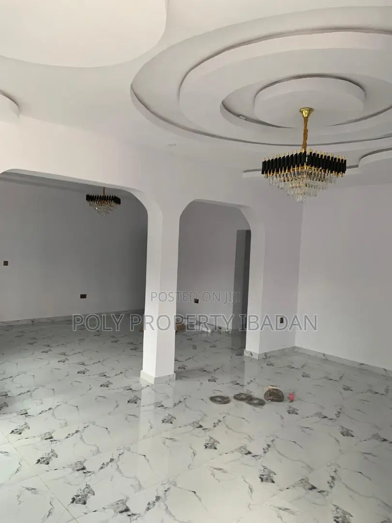 3bdrm Block of Flats in Prime Estate, Apata for rent in Apata