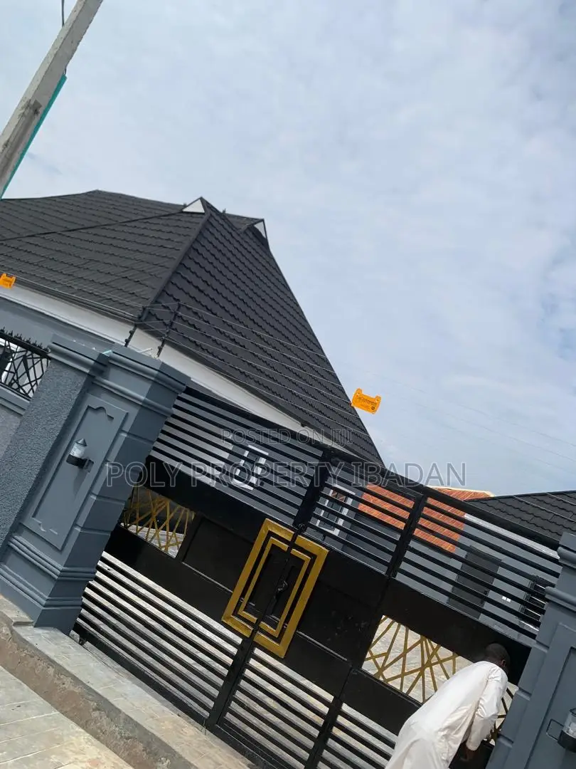 3bdrm Block of Flats in Prime Estate, Apata for rent in Apata