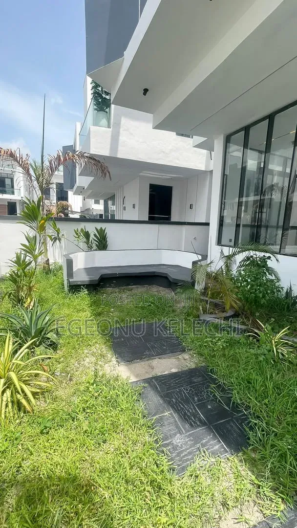 5bdrm Duplex in Chevron for sale in Chevron