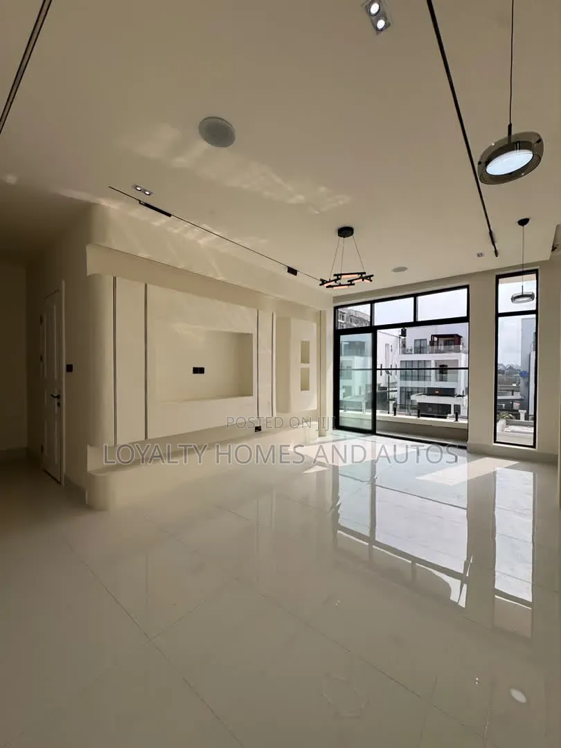 5bdrm Duplex in Lekki Phase 1 for sale in Lekki Phase 1