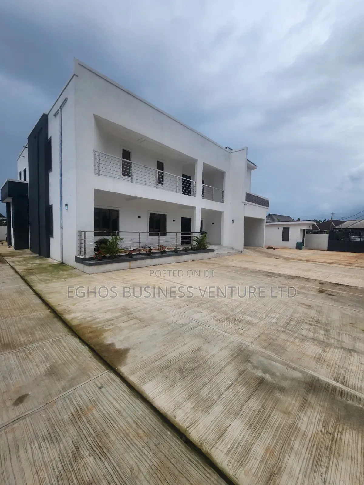 5bdrm Duplex in Ogheghe Sapeleroad, Benin City for sale in Benin City