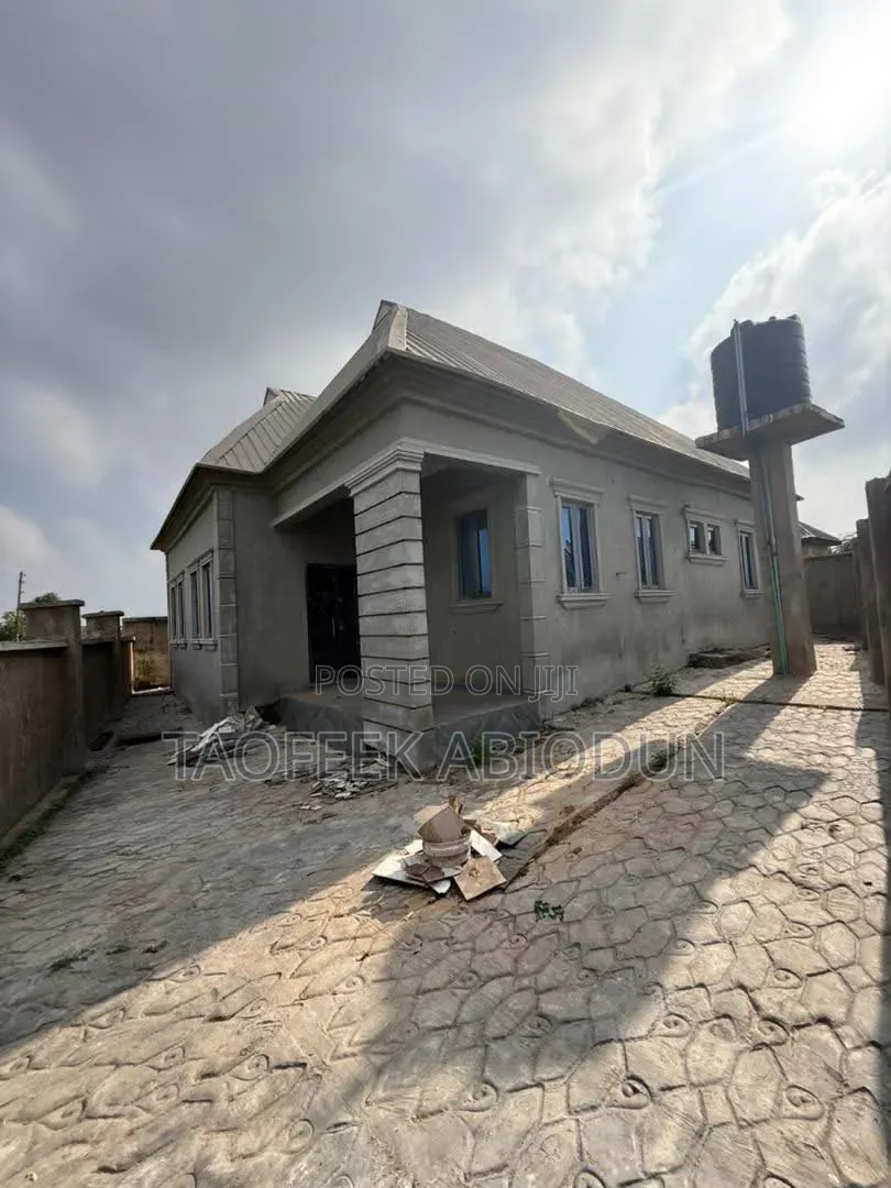 Furnished 3bdrm Bungalow in Adeleke Estate for sale in Olorunda-Osun