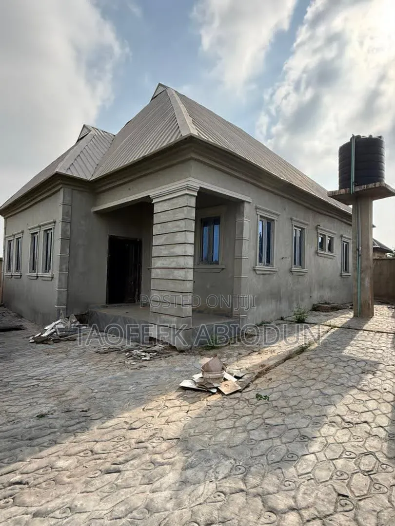 Furnished 3bdrm Bungalow in Adeleke Estate for sale in Olorunda-Osun