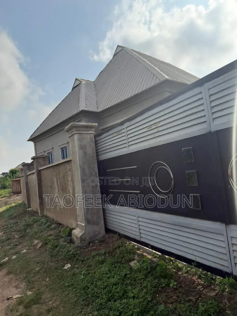 Furnished 3bdrm Bungalow in Adeleke Estate for sale in Olorunda-Osun