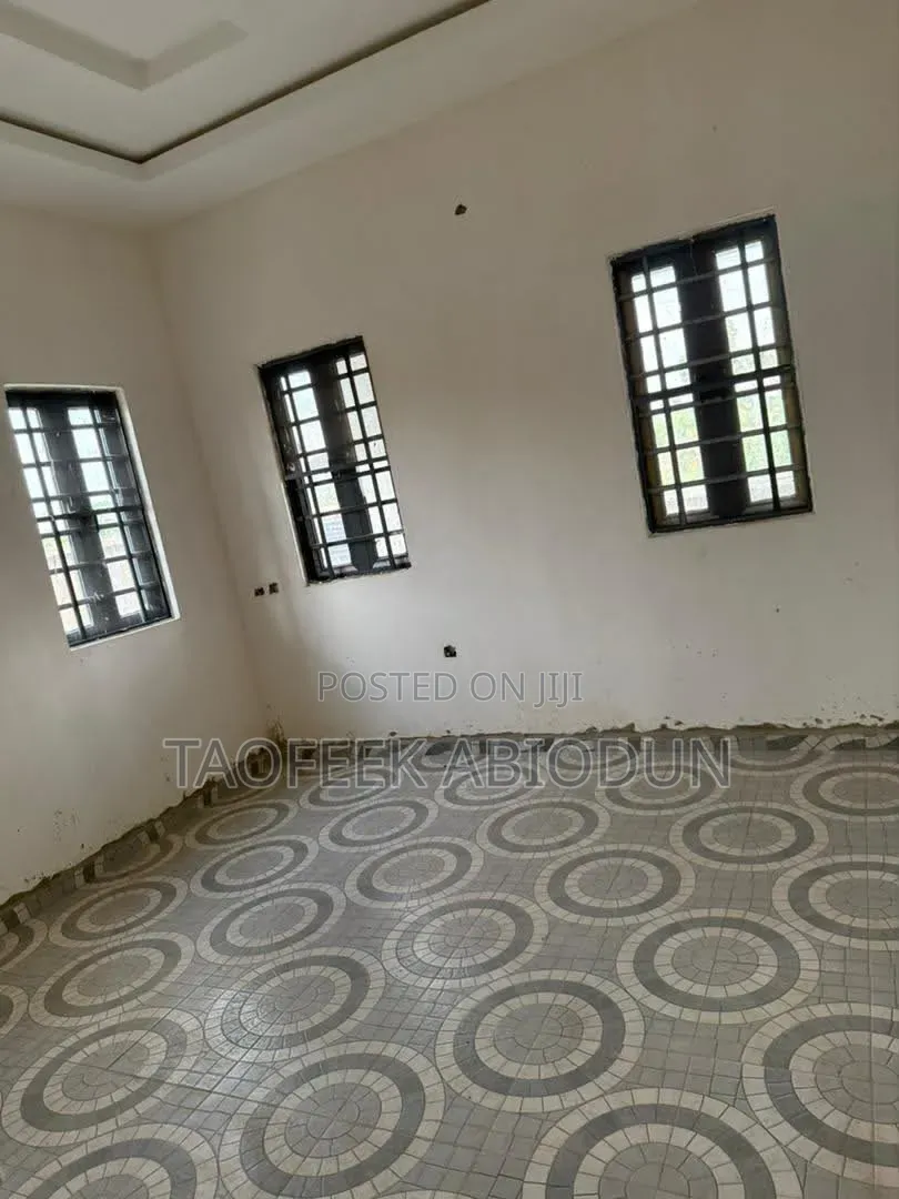 Furnished 3bdrm Bungalow in Adeleke Estate for sale in Olorunda-Osun