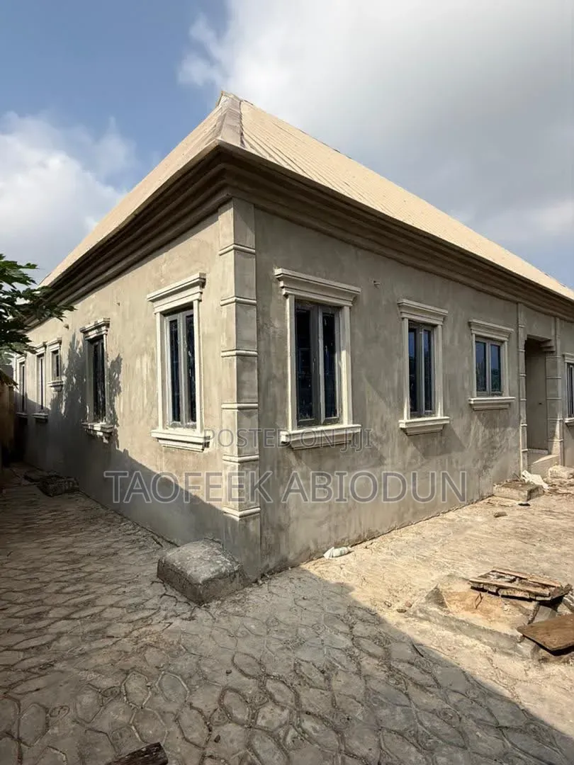 Furnished 3bdrm Bungalow in Adeleke Estate for sale in Olorunda-Osun