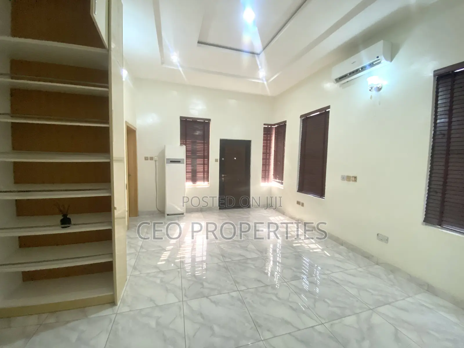 4bdrm Duplex in Chevron/Eleganza for rent in Chevron