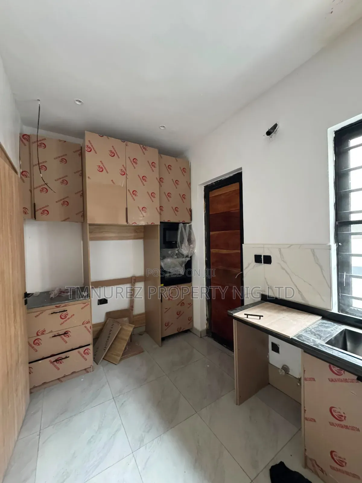 4bdrm Duplex in Chevron for rent in Chevron