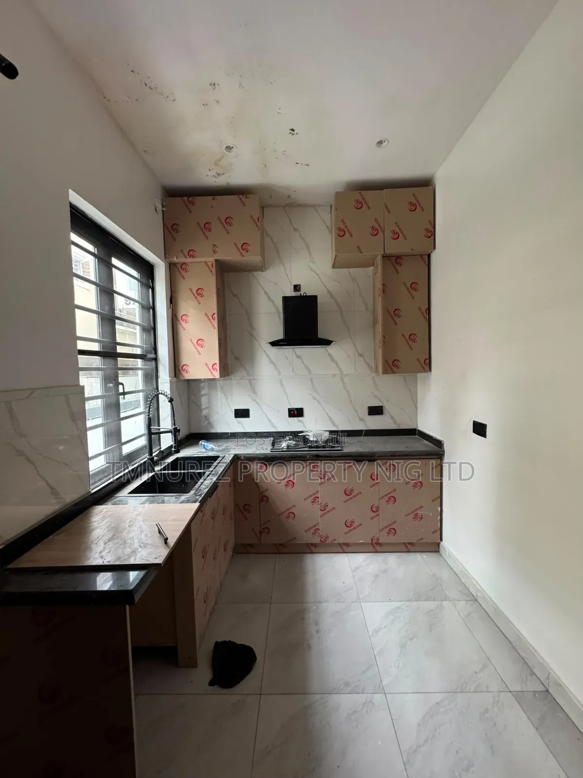 4bdrm Duplex in Chevron for rent in Chevron
