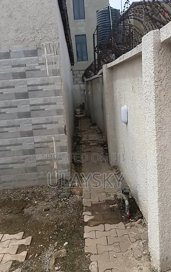 5bdrm Duplex in Zone 3 / Wuse for sale in Zone 3 / Wuse