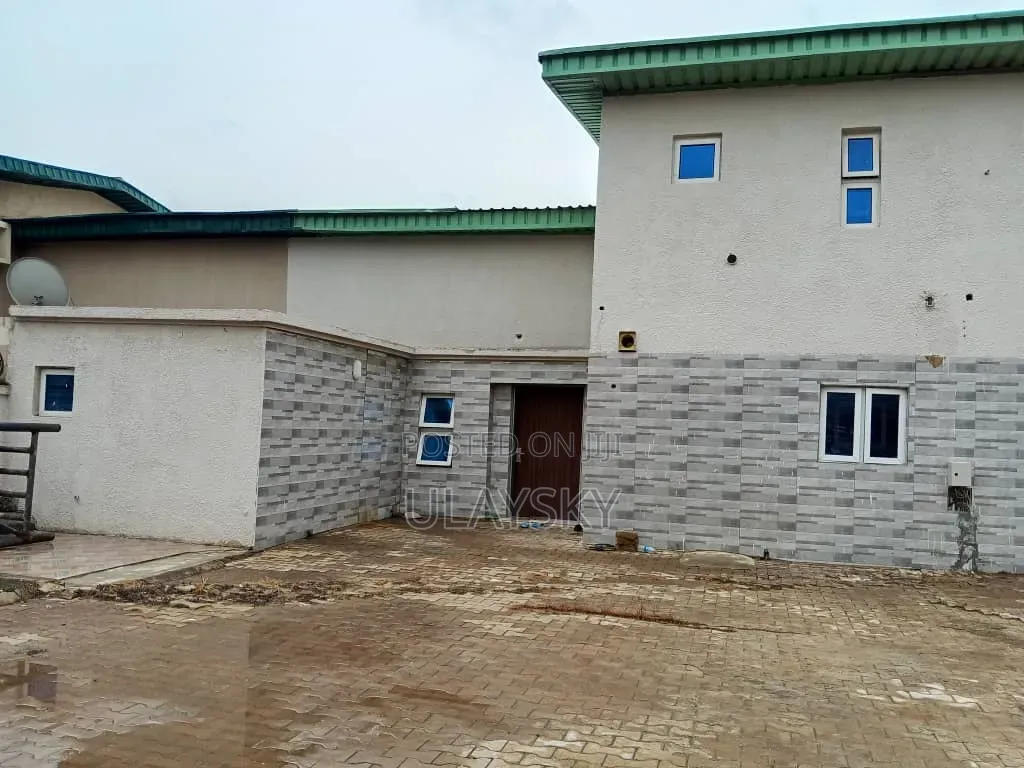 5bdrm Duplex in Zone 3 / Wuse for sale in Zone 3 / Wuse