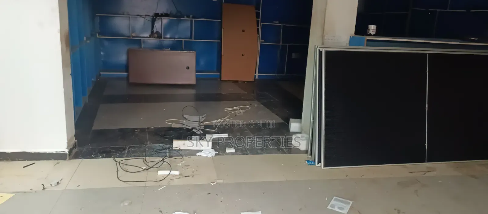 170 SQMS Shop Space for Rent in Sangotedo