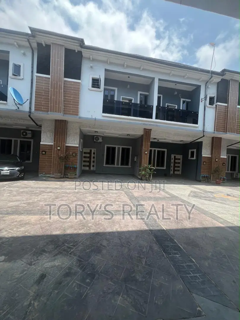 Mini Flat in Chevron for rent in Chevron