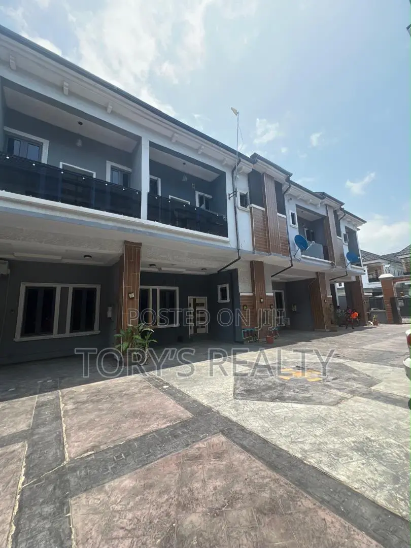 Mini Flat in Chevron for rent in Chevron