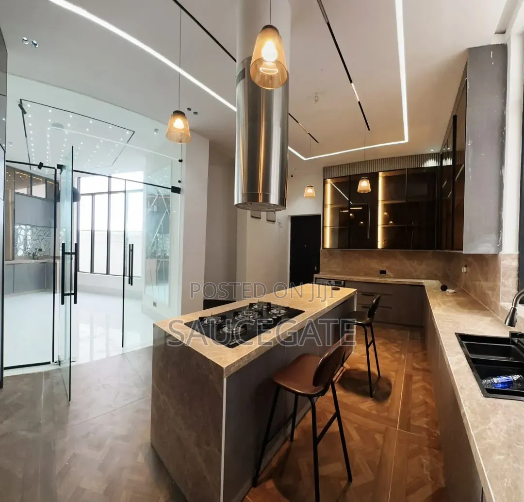 Furnished 5bdrm Duplex in Chevron Estate for sale in Chevron