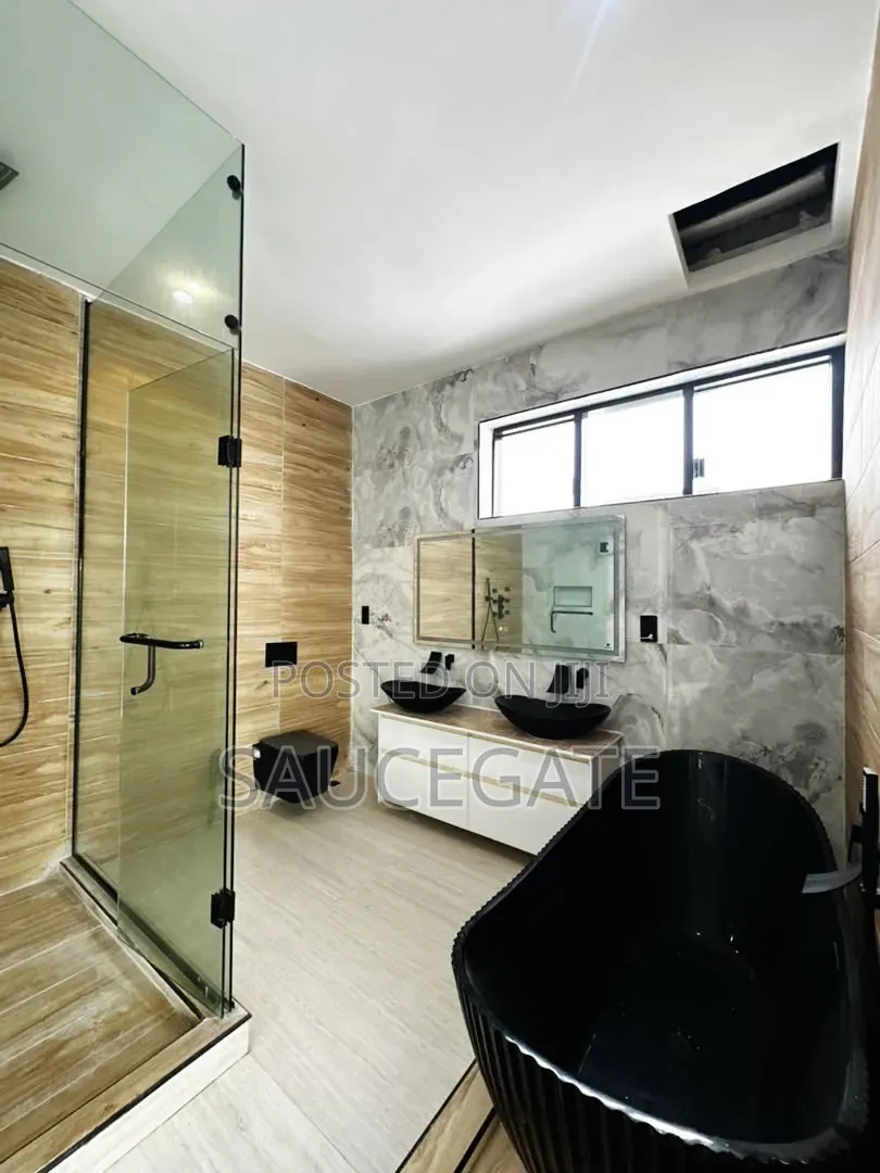 Furnished 5bdrm Duplex in Chevron Estate for sale in Chevron