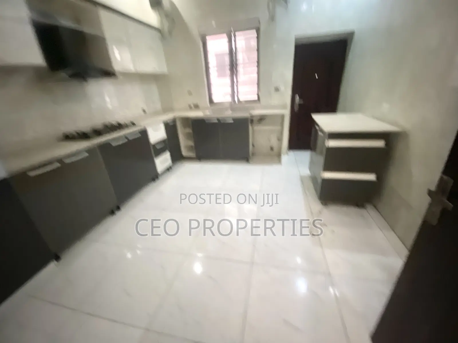 4bdrm Duplex in Chevron for rent in Chevron