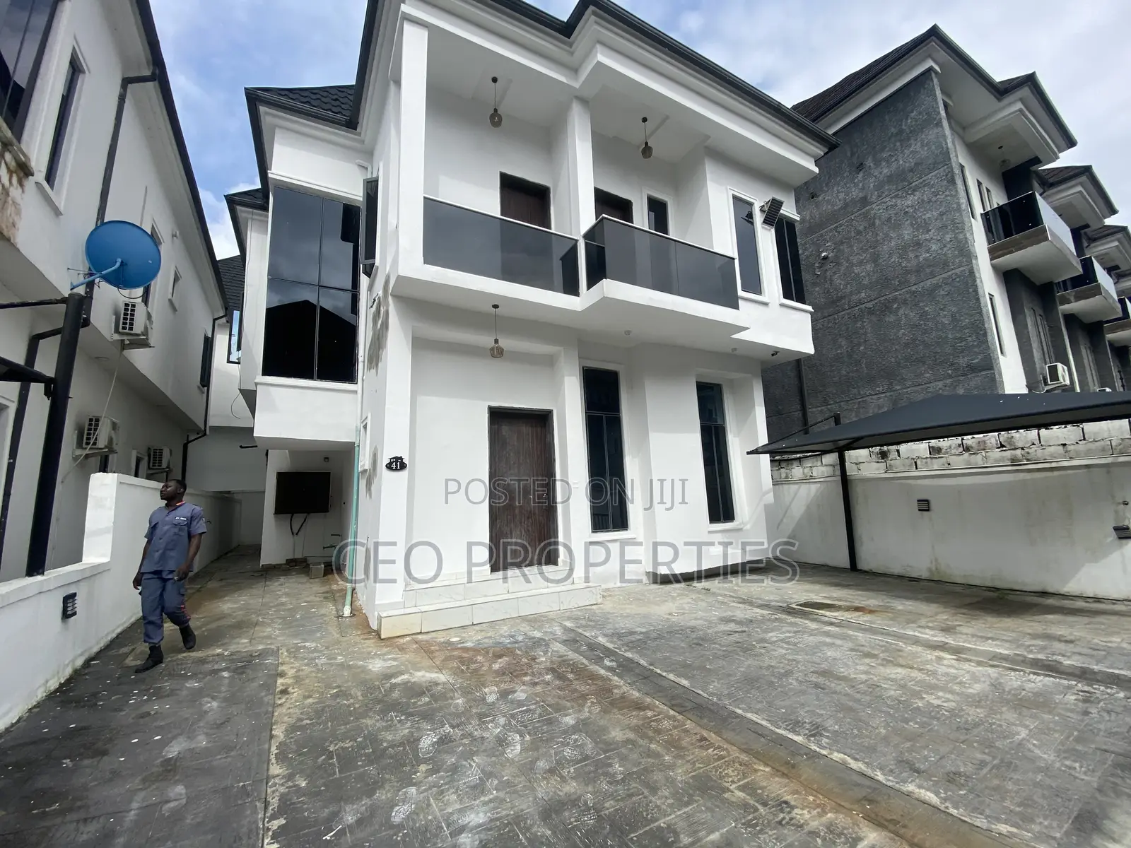4bdrm Duplex in Chevron for rent in Chevron