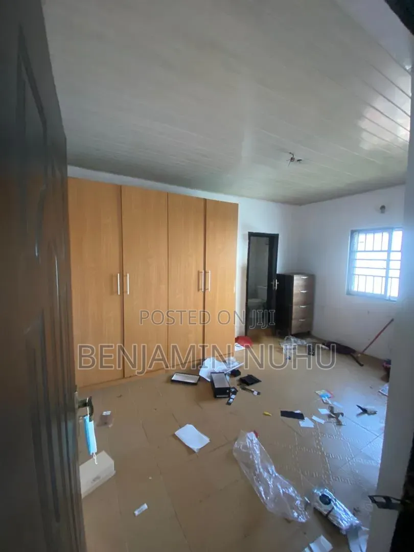 2bdrm Apartment in Off Gbanbala Road for rent in Ikate-Elegushi