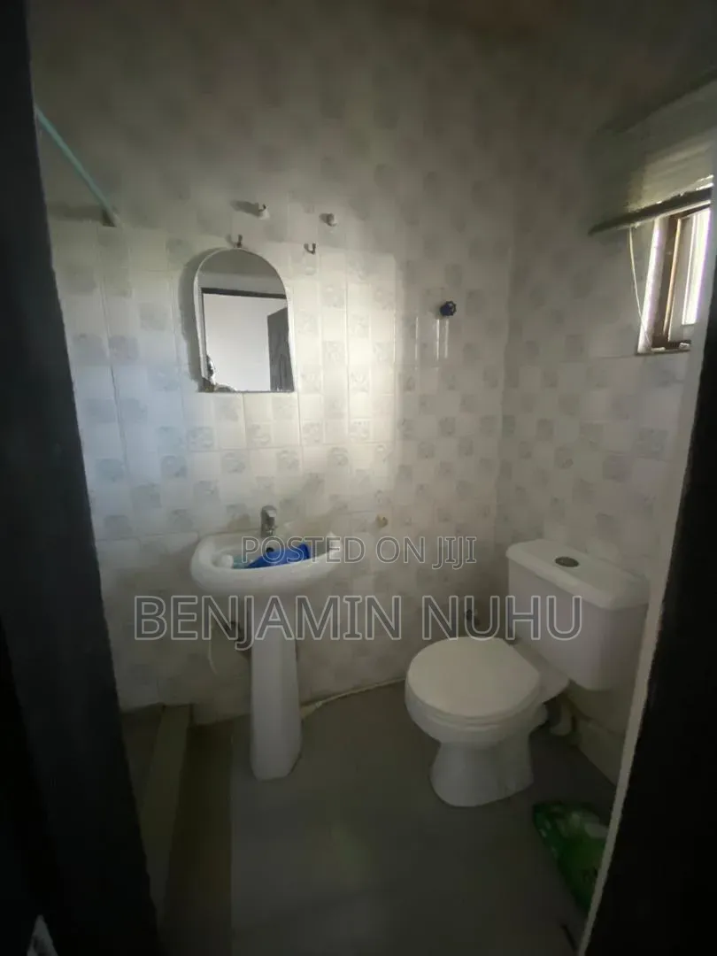 2bdrm Apartment in Off Gbanbala Road for rent in Ikate-Elegushi