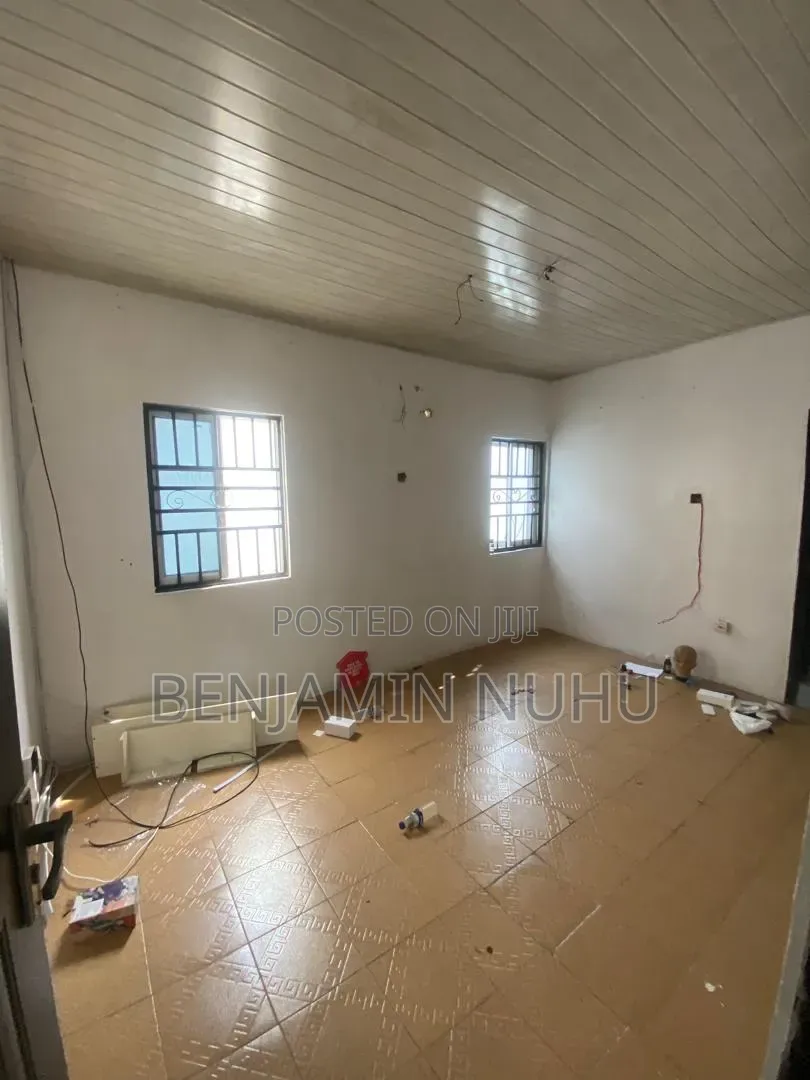 2bdrm Apartment in Off Gbanbala Road for rent in Ikate-Elegushi