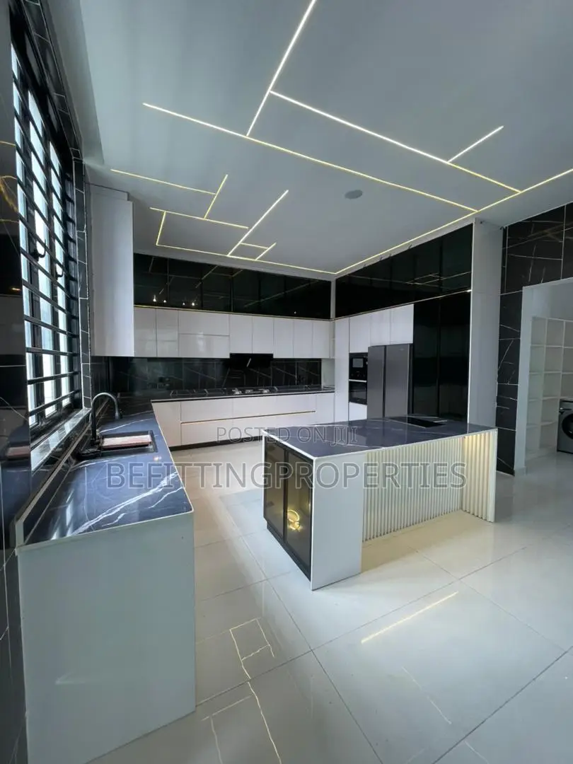 5bdrm Duplex in Lekki for sale in Lekki