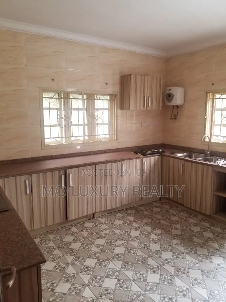 4bdrm Duplex in Lekki Phase 1 for rent in Lekki Phase 1